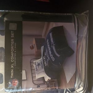Twin XL Comforter set and 1 sham